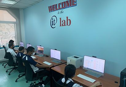 تحديث مختبر الحاسوب لمركز دبي لذوي الاحتياجات الخاصة